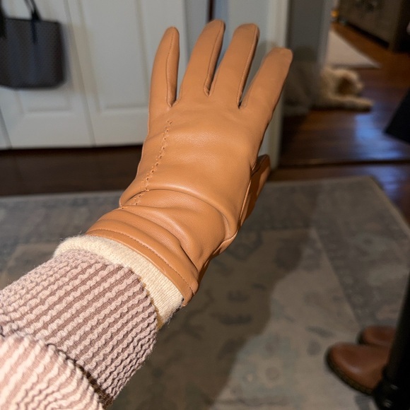 Elegant Sheepskin Leather Gloves with Cashmere Lining - Picture 3 of 3